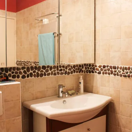 A Large 104 M Family Nest In 15th Appartamento