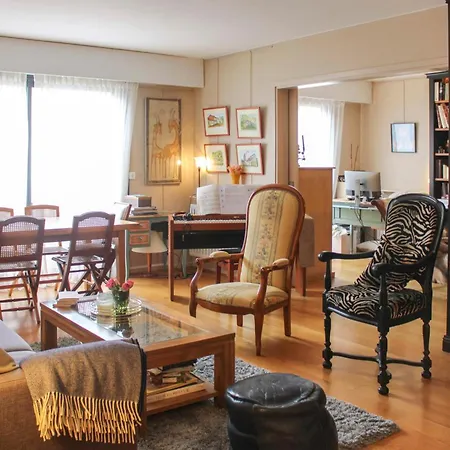 Appartamento A Large 104 M Family Nest In 15th